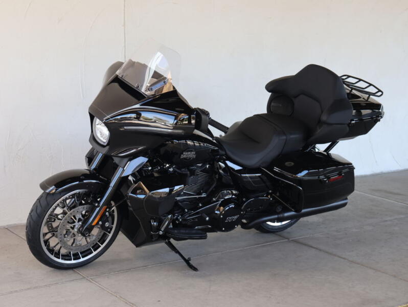 2026 Harley-Davidson® FLHXL Street Glide Limited N615001