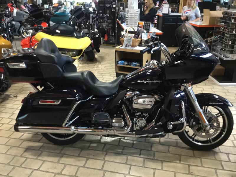 2020 Harley-Davidson® Road Glide® Limited Midnight Blue