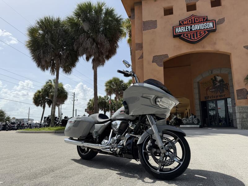 Harley-Davidson® Road Glide® 2024