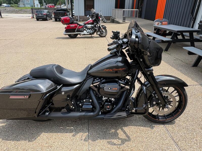 2019 Harley-Davidson® Street Glide® Special Silver Flux/Black Fuse