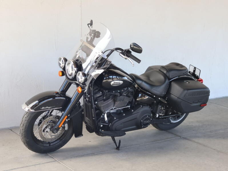 2023 Harley-Davidson® FLHCS Heritage Classic U016475