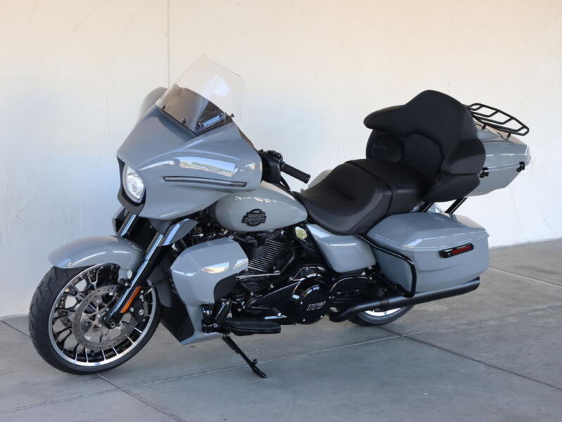 2026 Harley-Davidson® FLHXL Street Glide Limited S618822