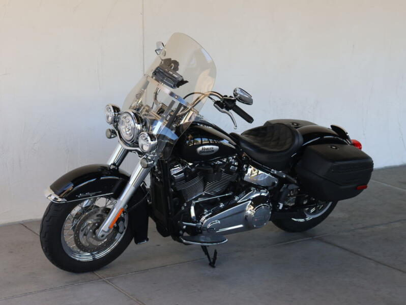 2024 Harley-Davidson® FLHCS Heritage Classic U024227T
