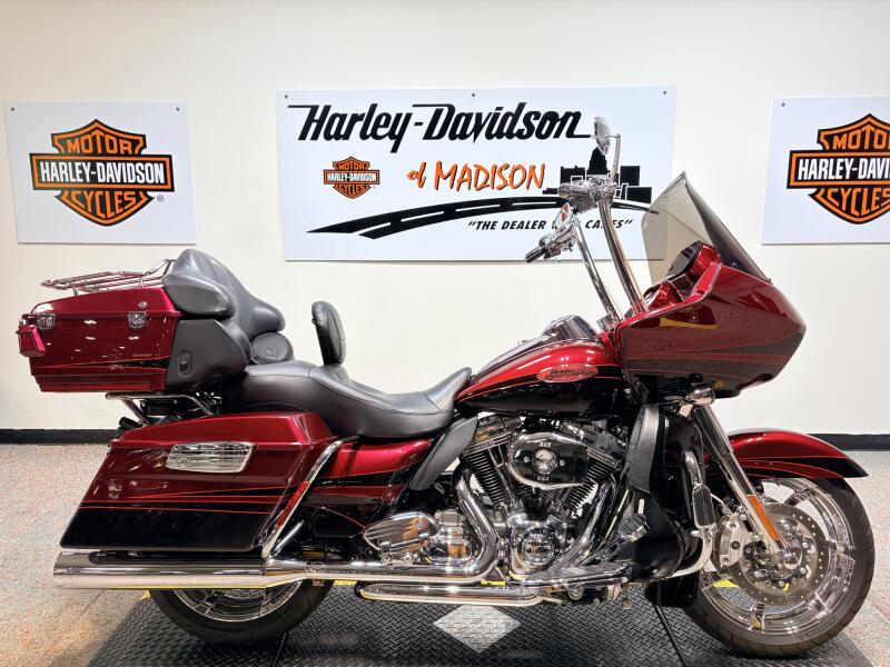 2011 Harley-Davidson® CVO™ Road Glide® Ultra Rio Red and Black Ember with Quartzite Graphic