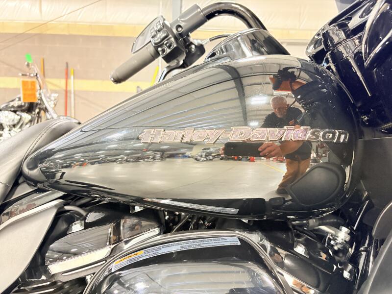 2022 FLTRK Harley-Davidson® Road Glide® Limited Vivid Black