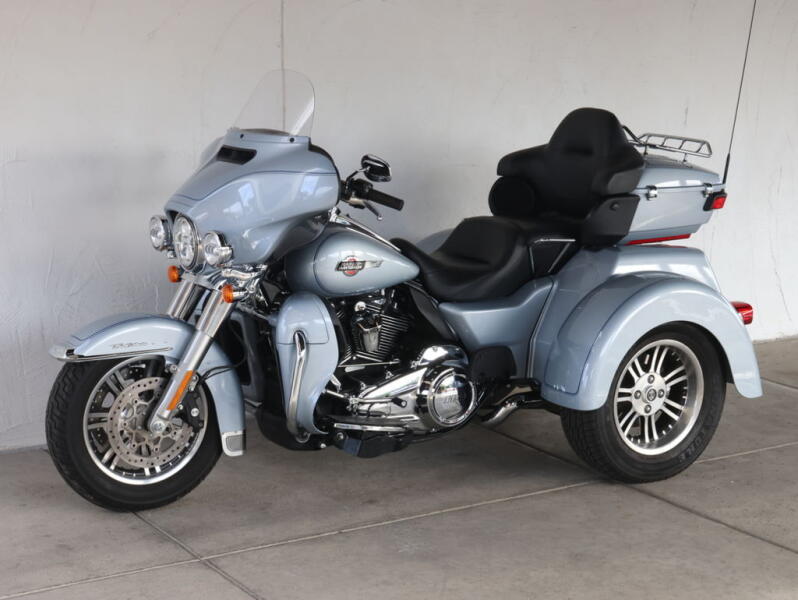 2023 Harley-Davidson® FLHTCUTG Tri Glide® Ultra U859801