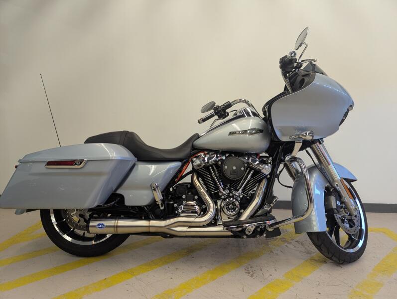 2023 Harley-Davidson® Road Glide® - Atlas Silver Metallic (Chrome Trim)