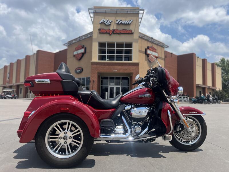 2021 Harley-Davidson® FLHTCUTG Tri Glide® Ultra Billiard Red 856209