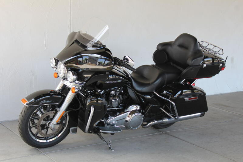 2018 Harley-Davidson® FLHTKL Ultra Limited Low U616334