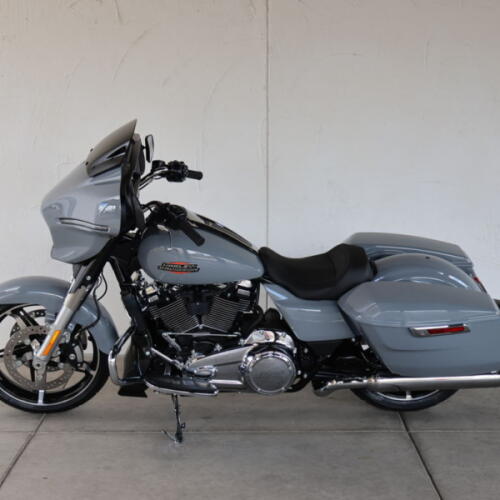 2026 Harley-Davidson® FLHX Street Glide® N625353 thumb 3