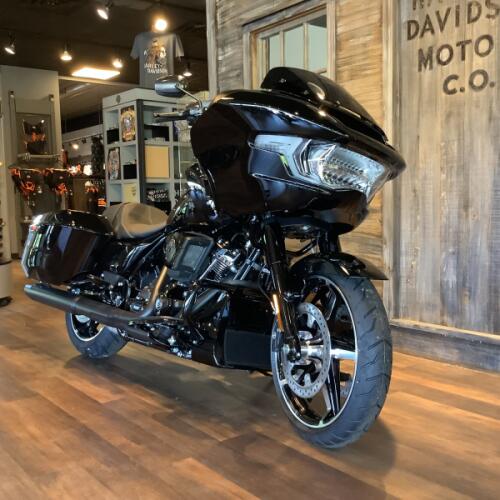 Harley-Davidson® Road Glide® 2026 FLTRX T33-26 Vivid Black Black Trim thumb 3