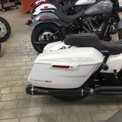 2024 Harley-Davidson® CVO™ Road Glide® ST Golden White Pearl thumb 1