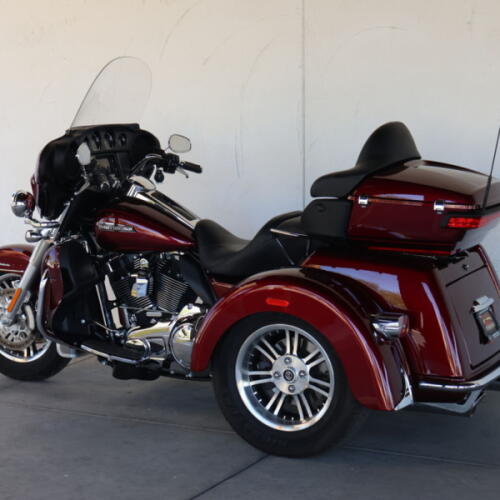 2015 Harley-Davidson® FLHTCUTG Tri Glide® Ultra U855320 thumb 2