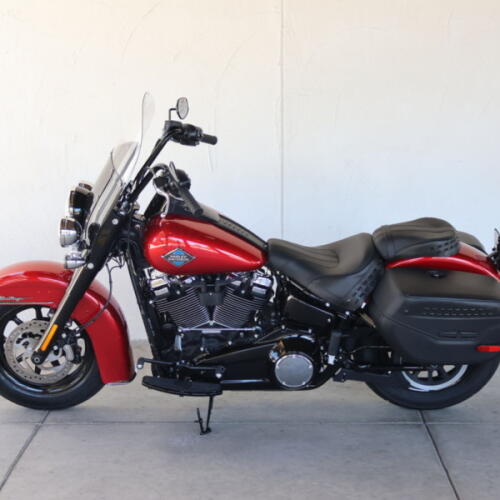 2026 Harley-Davidson® FLHC Heritage Classic N037240 thumb 3