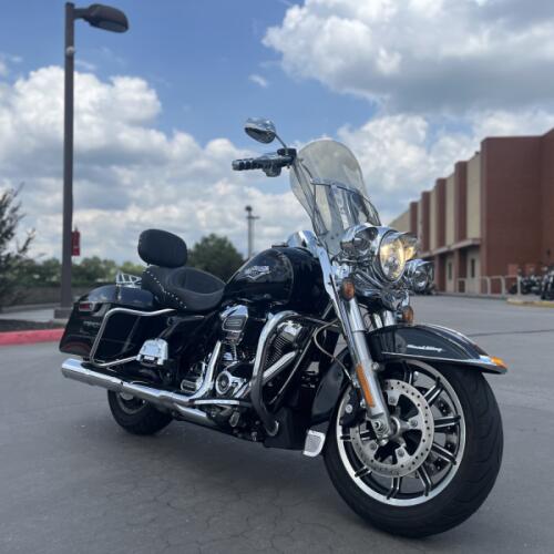 2017 Harley-Davidson® FLHR Road King® Two-Tone Black Hills Gold/Black Quartz 649968 thumb 3