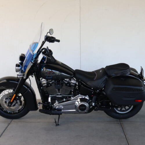 2026 Harley-Davidson® FLHC Heritage Classic N030708 thumb 3