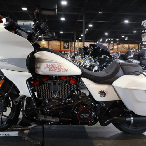 FLTRXSTSE 2024 CVO™ Road Glide® ST thumb 3