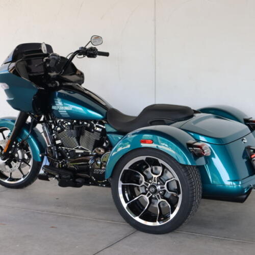 2026 Harley-Davidson® Road Glide 3 thumb 2