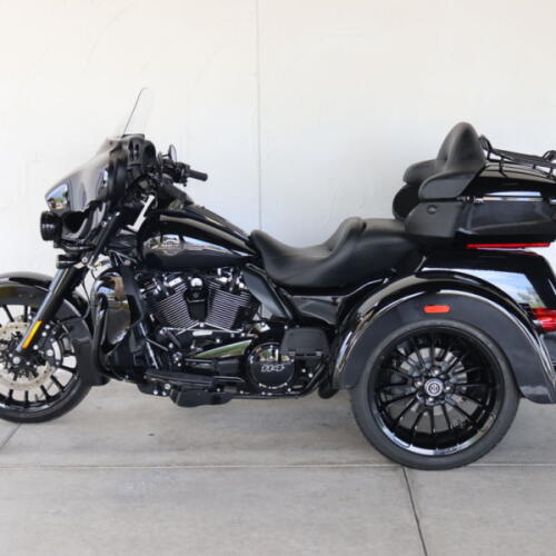 2025 Harley-Davidson® FLHTCUTG Tri Glide™ Ultra U850285 thumb 3