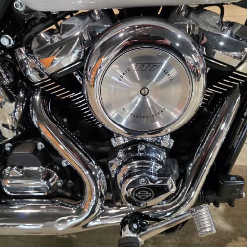 2026 Harley-Davidson® Super Glide® FXD thumb 2
