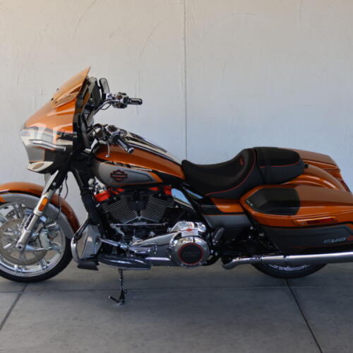 2026 Harley-Davidson® FLHXSE CVO Street Glide N956212 thumb 3