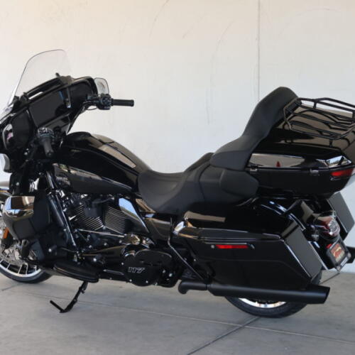 2026 Harley-Davidson® FLHXL Street Glide Limited N615001 thumb 2