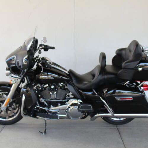 2019 Harley-Davidson® FLHTCU Electra Glide® Ultra Classic® U624535 thumb 3
