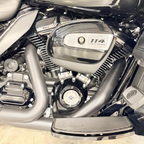 2022 FLTRK Harley-Davidson® Road Glide® Limited Vivid Black thumb 3