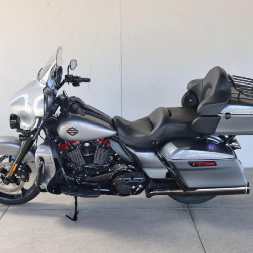 2019 Harley-Davidson® FLHTKSE CVO™ Limited U956519 thumb 3