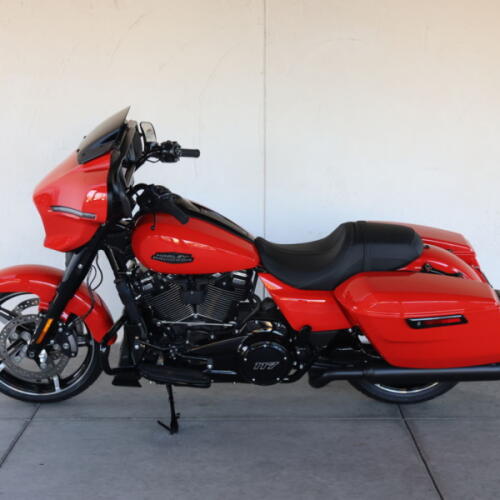 2026 Harley-Davidson® FLHX Street Glide® N605252 thumb 3