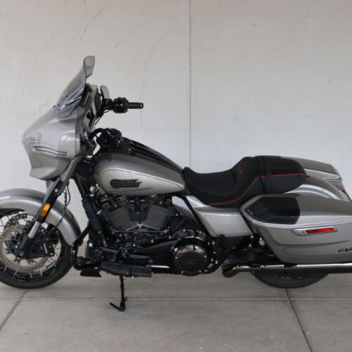 2023 Harley-Davidson® FLHXSE CVO™ Street Glide® U953546T thumb 3