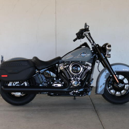 2026 Harley-Davidson® FLHC Heritage Classic S022936 thumb 0