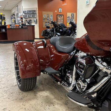 FLTRT 2024 Road Glide 3 thumb 2