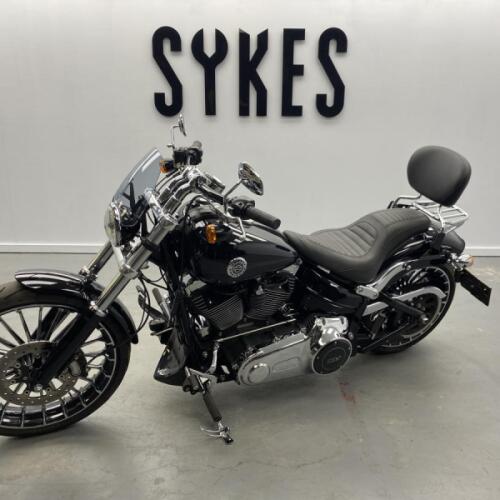 2014 Harley-Davidson FXSB Softail Breakout in Vivid Black thumb 1