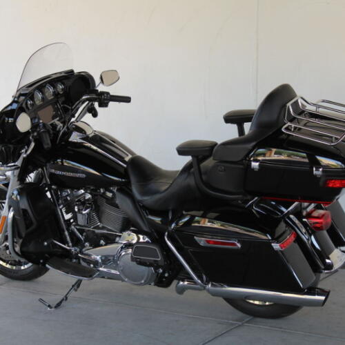 2018 Harley-Davidson® FLHTK Ultra Limited U605185T thumb 2