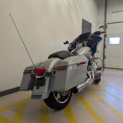2023 Harley-Davidson® Road Glide® - Atlas Silver Metallic (Chrome Trim) thumb 1