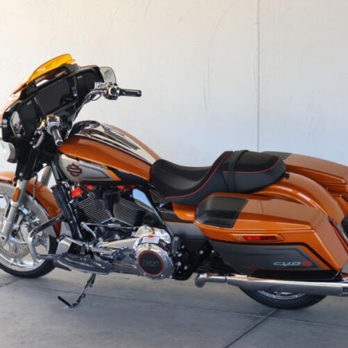2026 Harley-Davidson® FLHXSE CVO Street Glide N956212 thumb 2