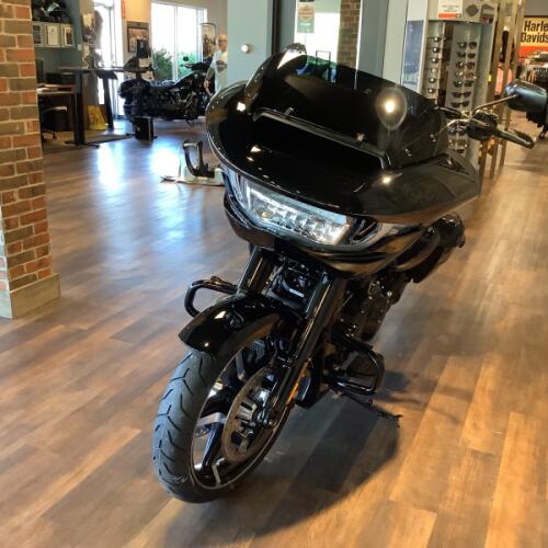 Harley-Davidson® Road Glide® 2026 FLTRX T33-26 Vivid Black Black Trim thumb 2