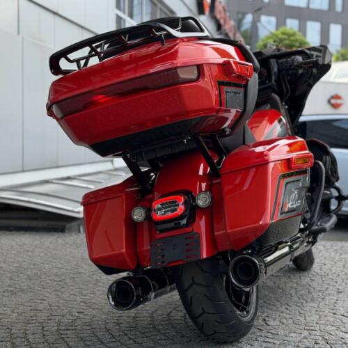2026 Harley-Davidson® CVO Street Glide Limited Citrus Heat CVO Tri-Tone thumb 0