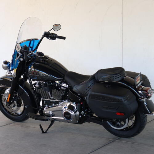 2026 Harley-Davidson® FLHC Heritage Classic N030708 thumb 2