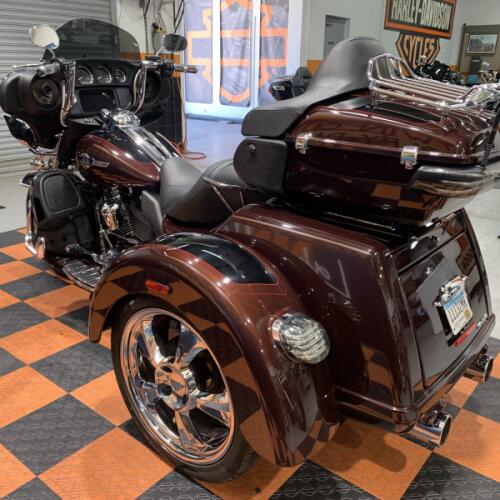 2022 Harley-Davidson Tri Glide Ultra FLHTCUTG thumb 1