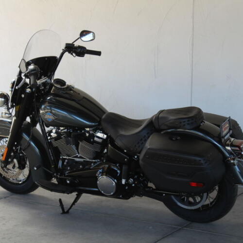 2025 Harley-Davidson® FLHC Heritage Classic N027819 thumb 2
