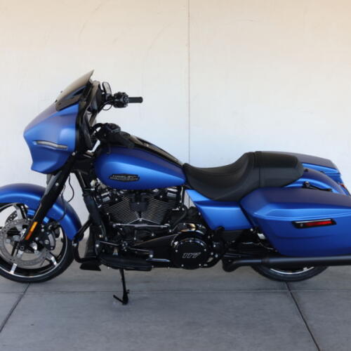 2026 Harley-Davidson® FLHX Street Glide® N606307 thumb 3