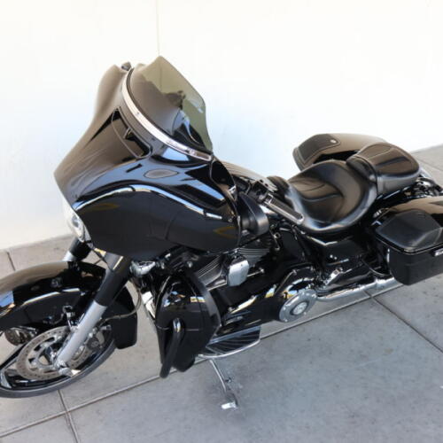 2016 Harley-Davidson® FLHXSE CVO™ Street Glide® U957750 thumb 1