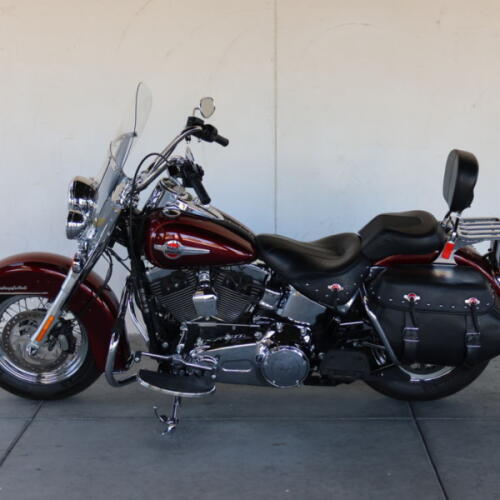 2017 Harley-Davidson® FLSTC Heritage Softail® Classic U040095 thumb 3