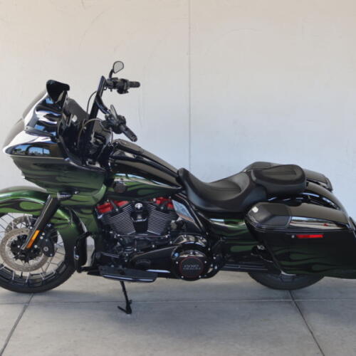 2022 Harley-Davidson® FLTRXSE CVO™ Road Glide® U952081 thumb 3
