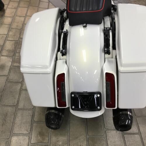 2024 Harley-Davidson® CVO™ Road Glide® ST Golden White Pearl thumb 0