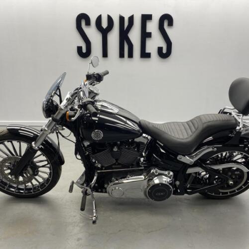 2014 Harley-Davidson FXSB Softail Breakout in Vivid Black thumb 0