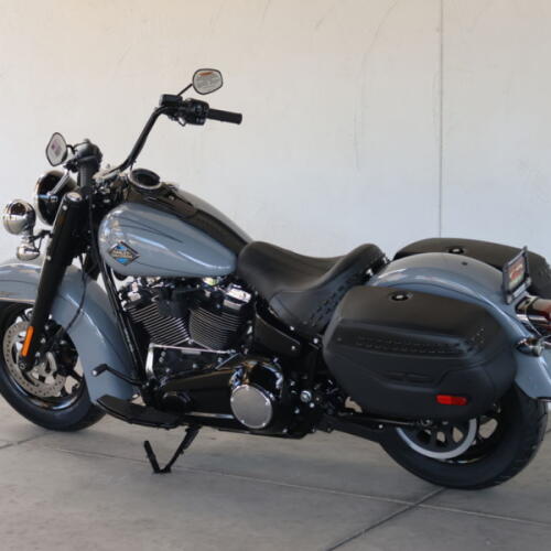 2026 Harley-Davidson® FLHC Heritage Classic S022936 thumb 2