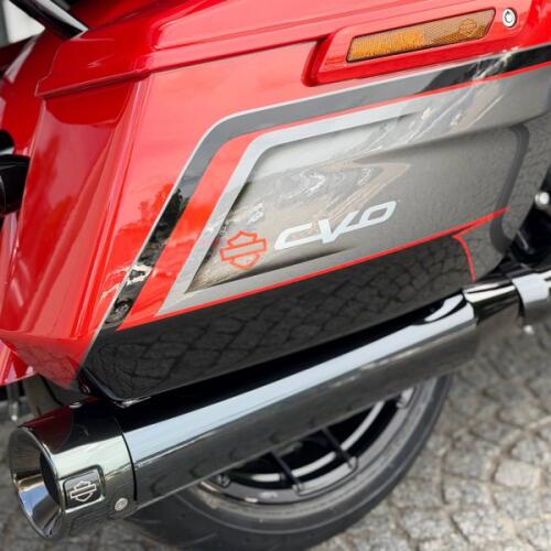 2026 Harley-Davidson® CVO Street Glide Limited Citrus Heat CVO Tri-Tone thumb 1